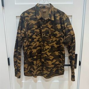 DICKIES Camouflage Button-Up Shirt. NWOT.